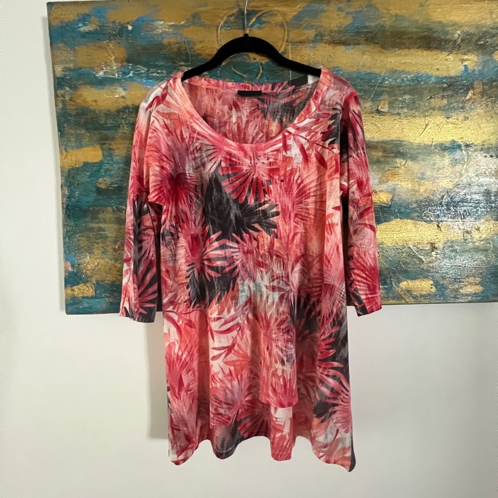 Bought in Hawaii. Lightweight Tropical Red and Black Leaf Print Tunic